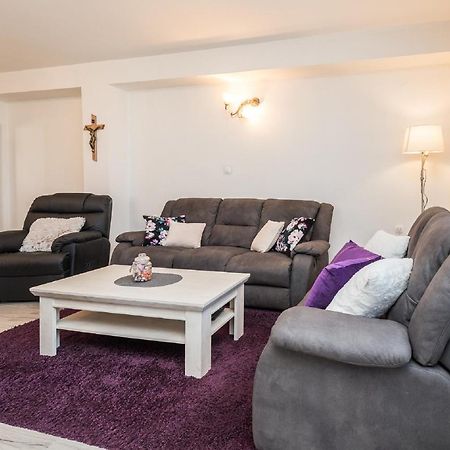 Holiday Home Tower With Private Pool, Sauna And Quads Smilcic Екстер'єр фото