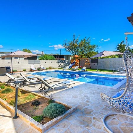 Holiday Home Tower With Private Pool, Sauna And Quads Smilcic Екстер'єр фото