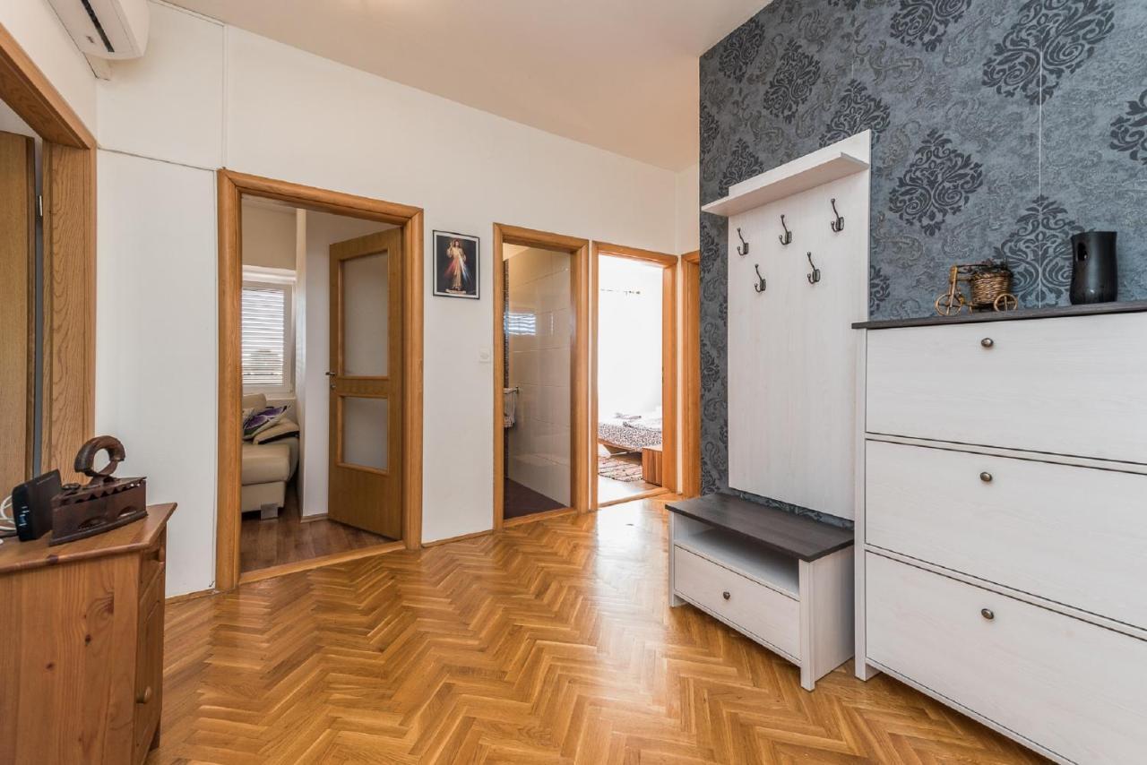 Holiday Home Tower With Private Pool, Sauna And Quads Smilcic Екстер'єр фото