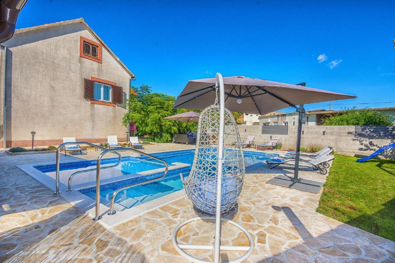 Holiday Home Tower With Private Pool, Sauna And Quads Smilcic Екстер'єр фото