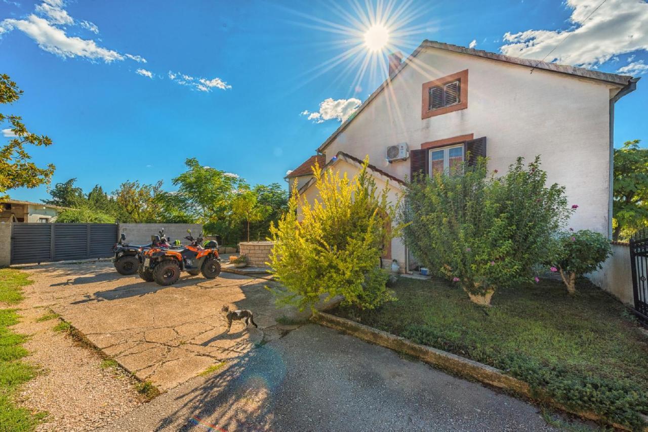 Holiday Home Tower With Private Pool, Sauna And Quads Smilcic Екстер'єр фото