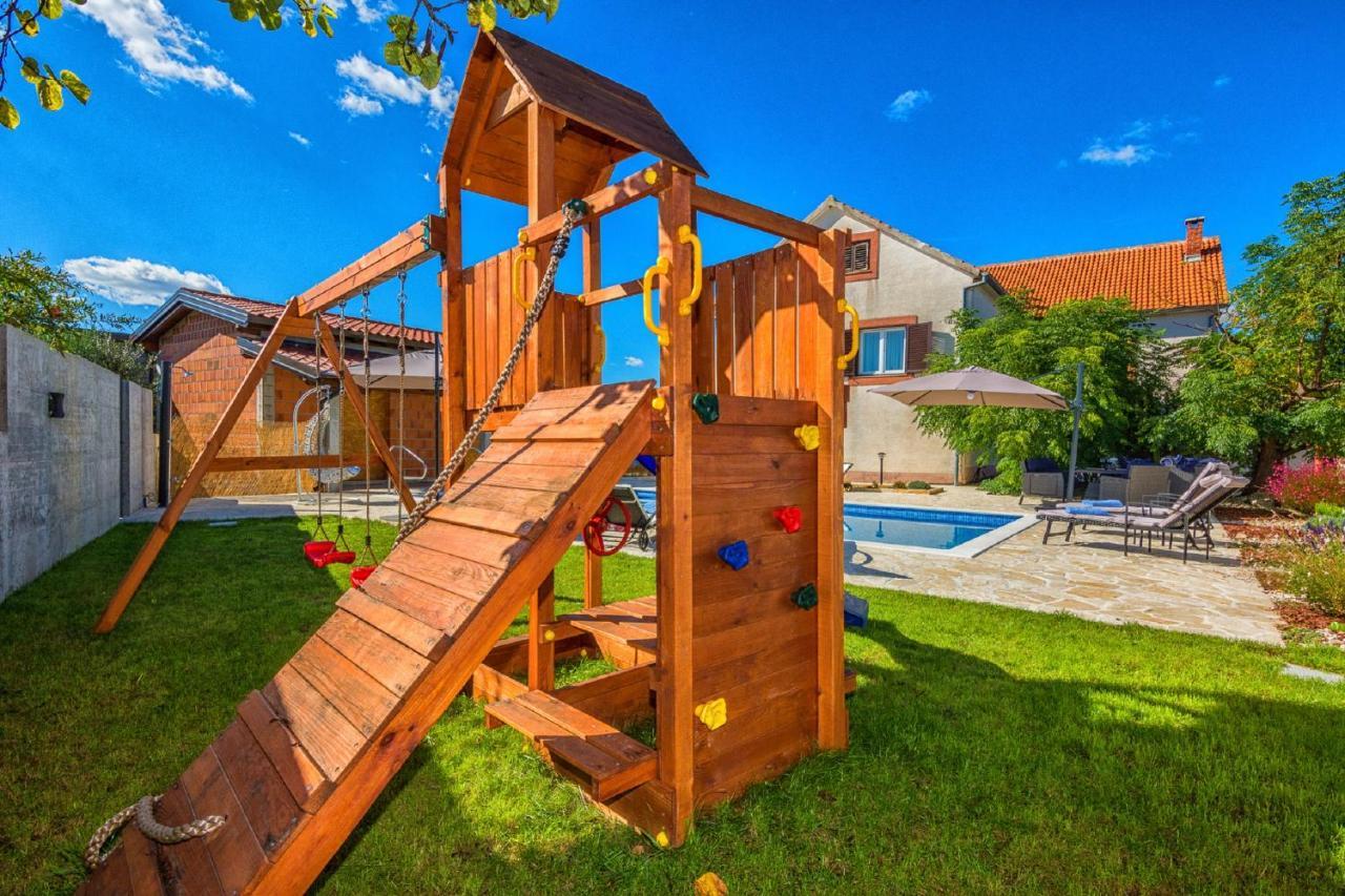 Holiday Home Tower With Private Pool, Sauna And Quads Smilcic Екстер'єр фото
