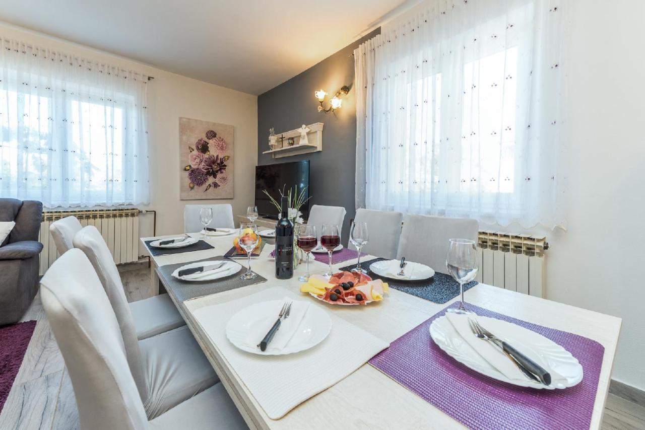 Holiday Home Tower With Private Pool, Sauna And Quads Smilcic Екстер'єр фото