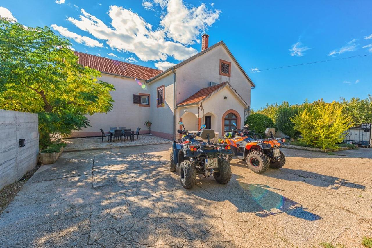 Holiday Home Tower With Private Pool, Sauna And Quads Smilcic Екстер'єр фото