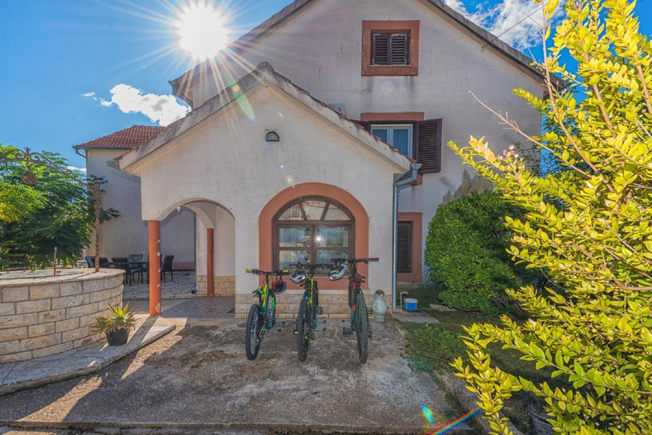 Holiday Home Tower With Private Pool, Sauna And Quads Smilcic Екстер'єр фото