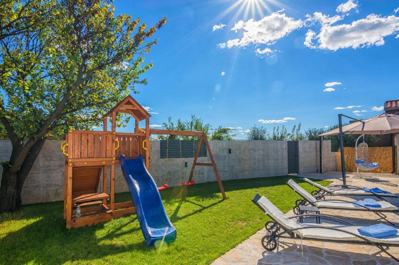 Holiday Home Tower With Private Pool, Sauna And Quads Smilcic Екстер'єр фото