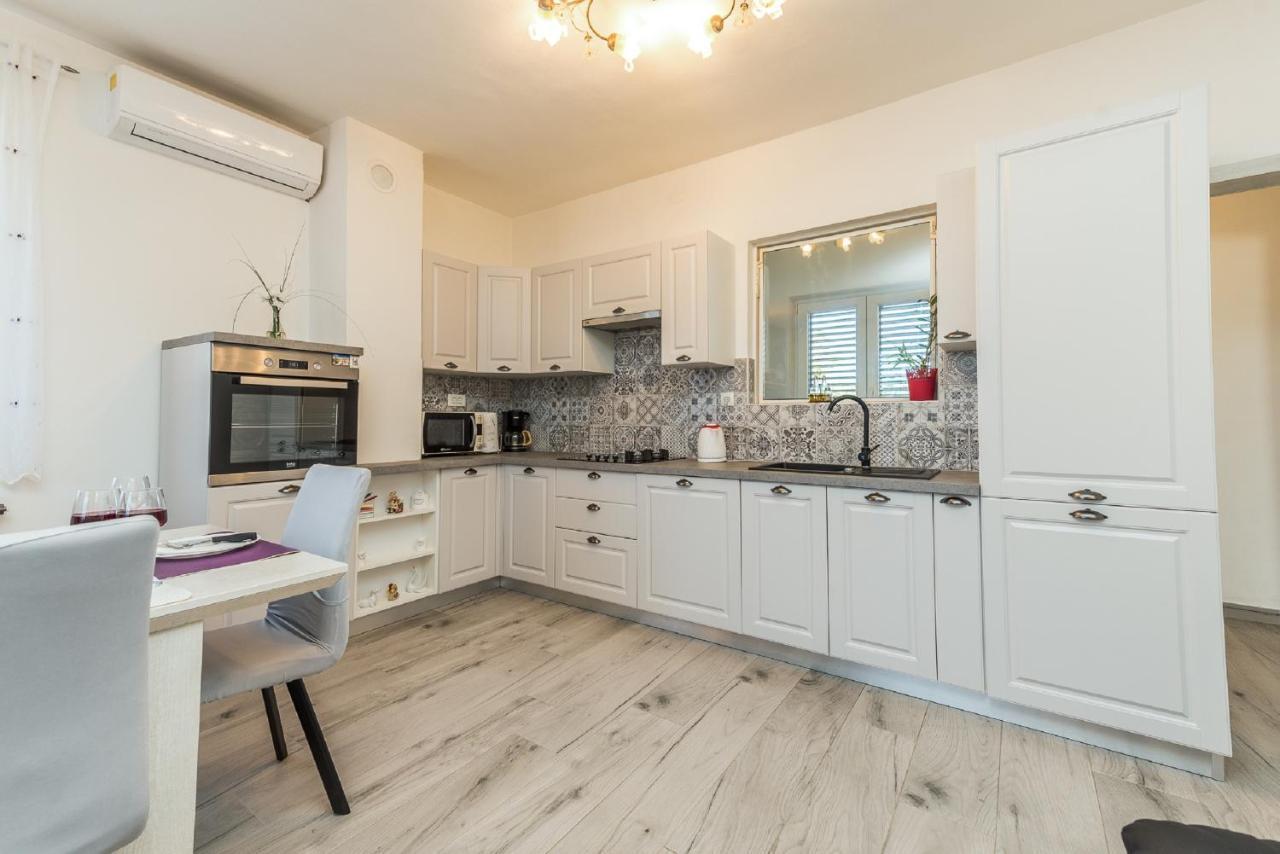 Holiday Home Tower With Private Pool, Sauna And Quads Smilcic Екстер'єр фото