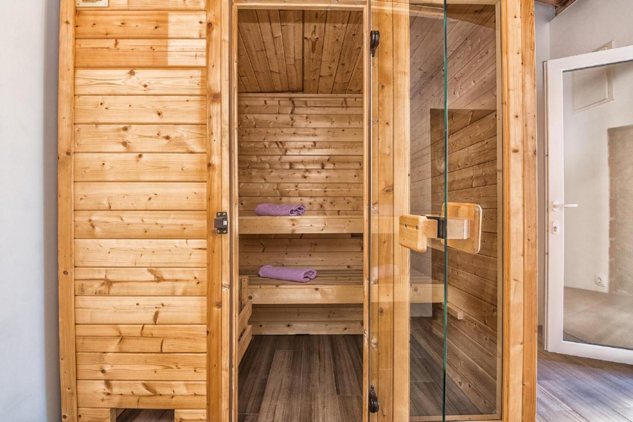Holiday Home Tower With Private Pool, Sauna And Quads Smilcic Екстер'єр фото